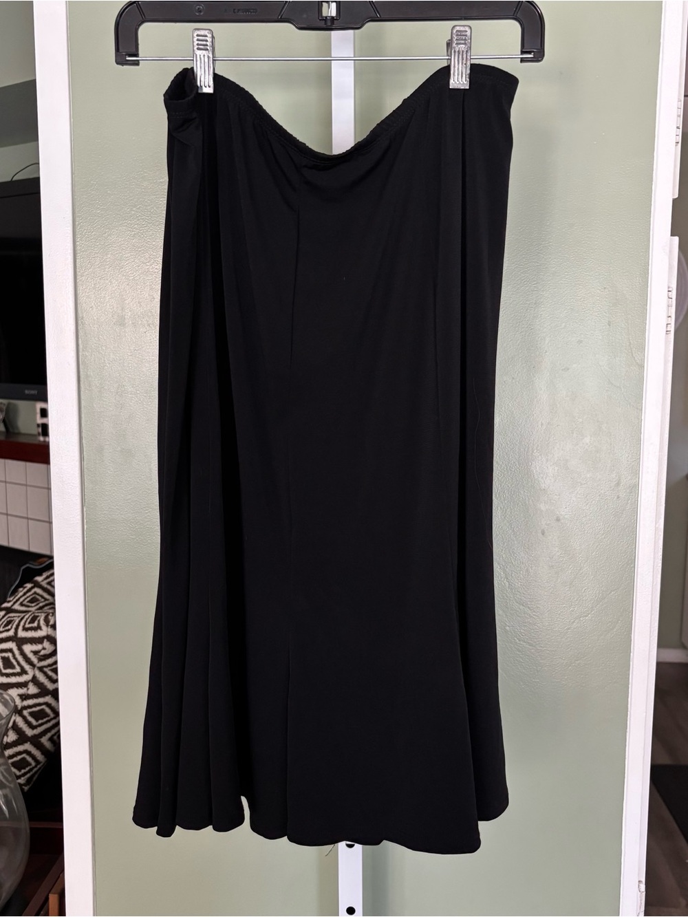 Black Flowing Midi Skirt large flaires out